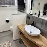 Gemuetliches Kellerzimmer + Bad
