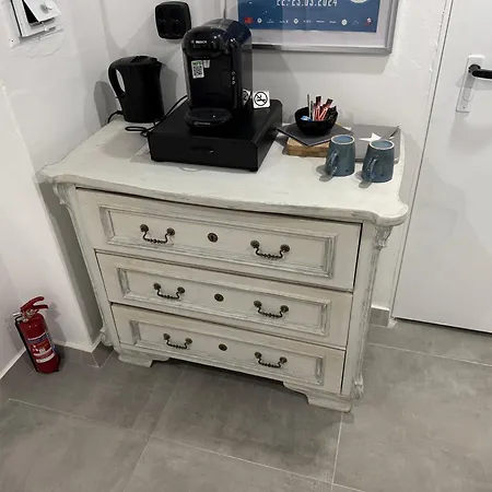 Gemuetliches Kellerzimmer + Bad 博霍尔特