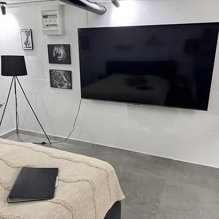 Gemuetliches Kellerzimmer + Bad Séjour chez l'habitant