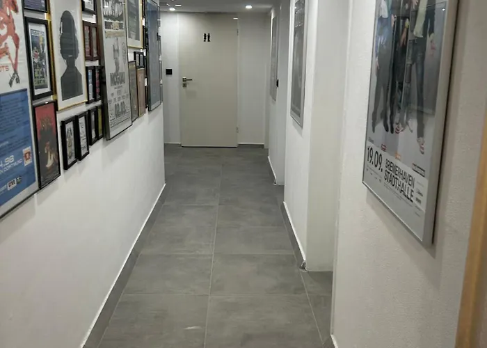 Gemuetliches Kellerzimmer + Bad ボホルト